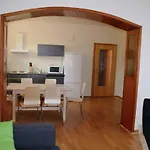 Bei Mit Terrasse Διαμέρισμα *